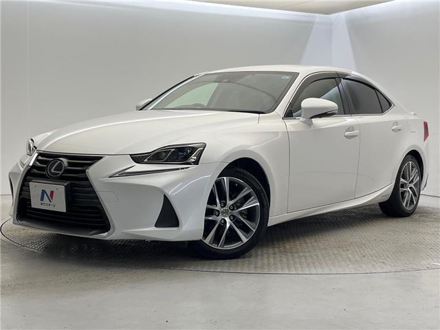 2017 Lexus IS photo 1