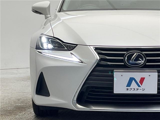 2017 Lexus IS photo 10