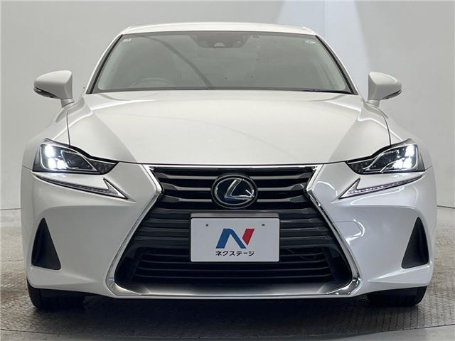 2017 Lexus IS photo 9