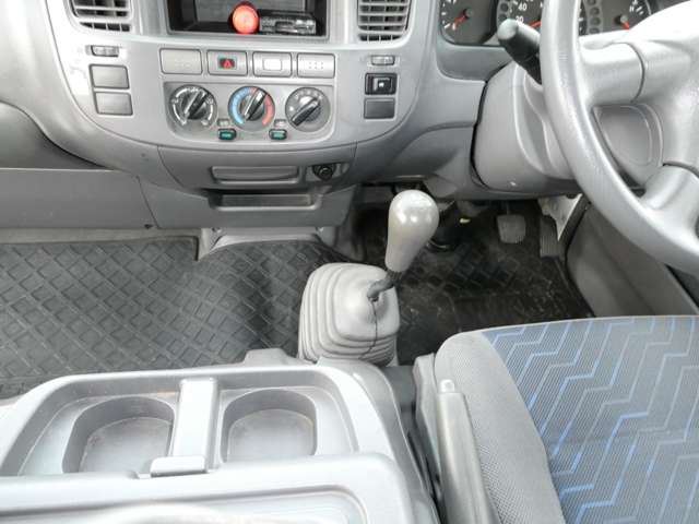 2003 Nissan CARAVAN 缩略图 35