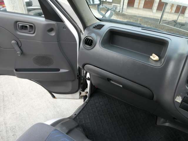 2003 Nissan CARAVAN 缩略图 38