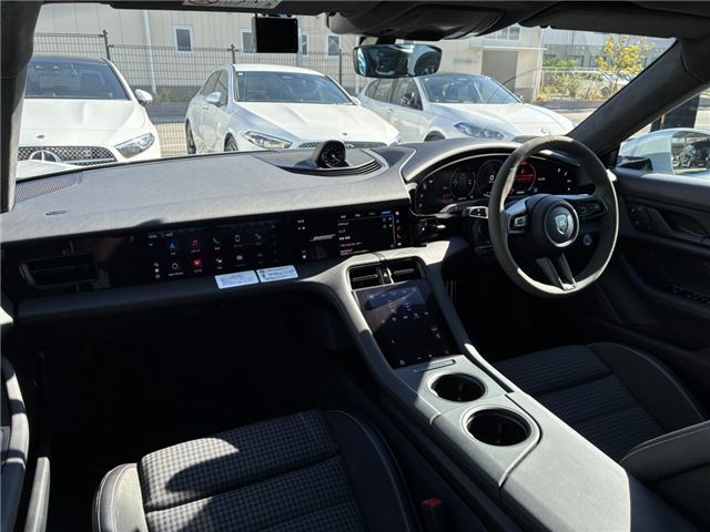 صورة مصغرة 3 لـ 2025 Porsche TAYCAN