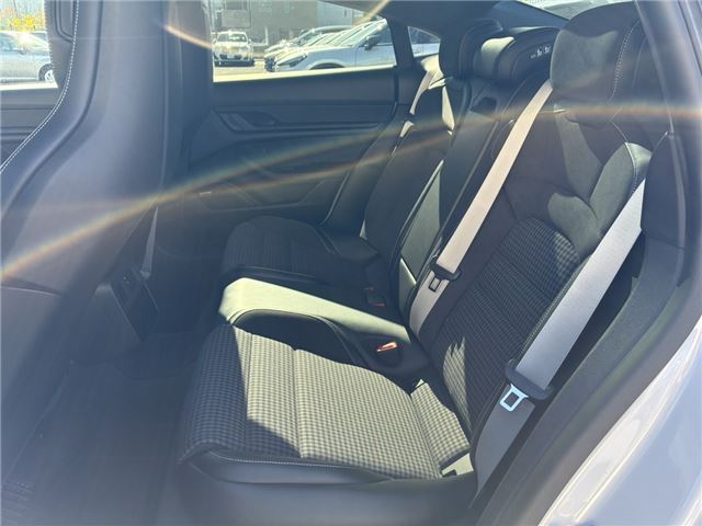 صورة مصغرة 6 لـ 2025 Porsche TAYCAN