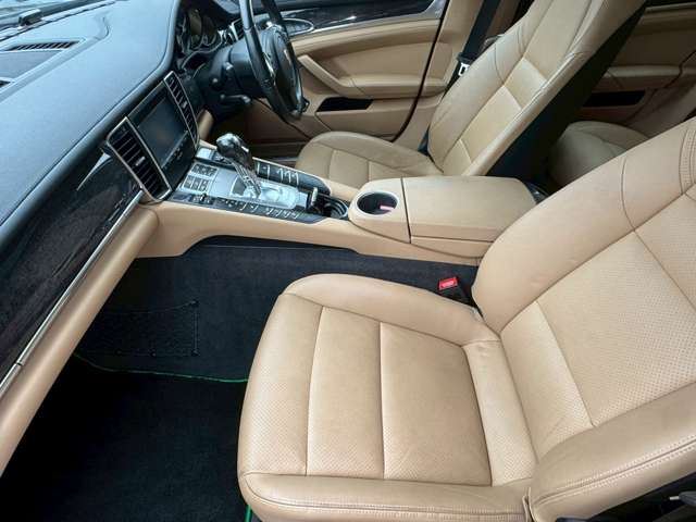 2015 Porsche PANAMERA 缩略图 32