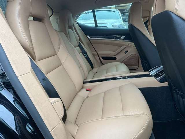 2015 Porsche PANAMERA 缩略图 38