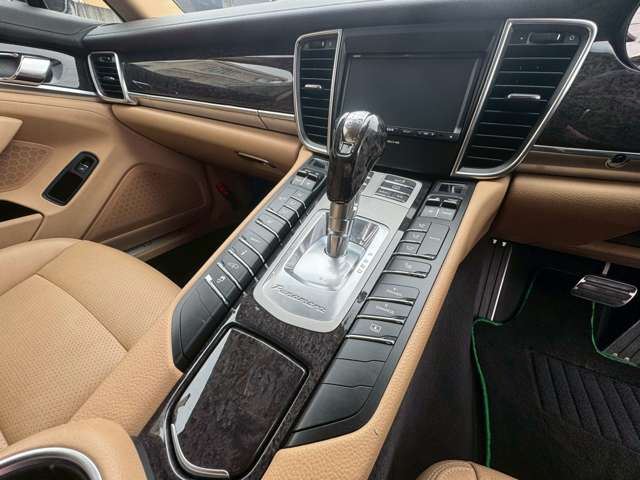 2015 Porsche PANAMERA 缩略图 43