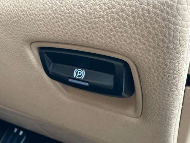 2015 Porsche PANAMERA 缩略图 50