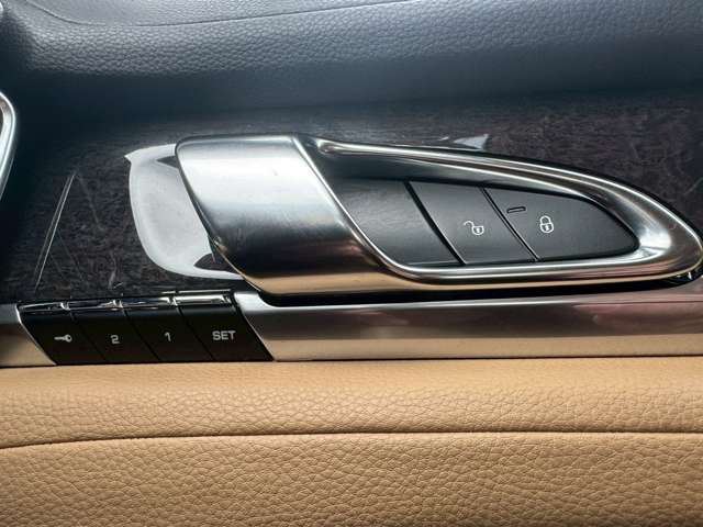 2015 Porsche PANAMERA 缩略图 66