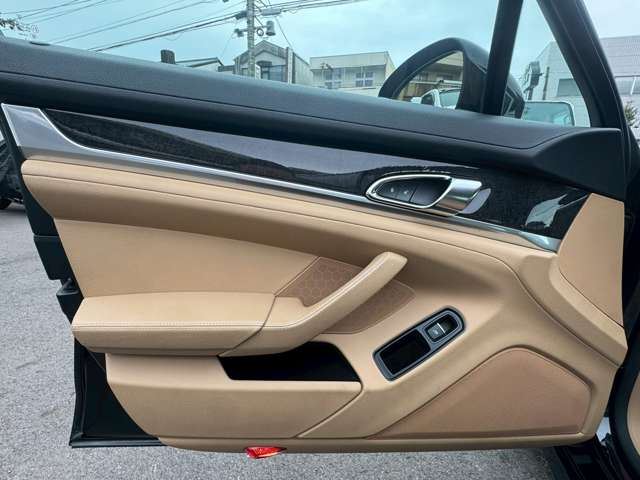 2015 Porsche PANAMERA 缩略图 68