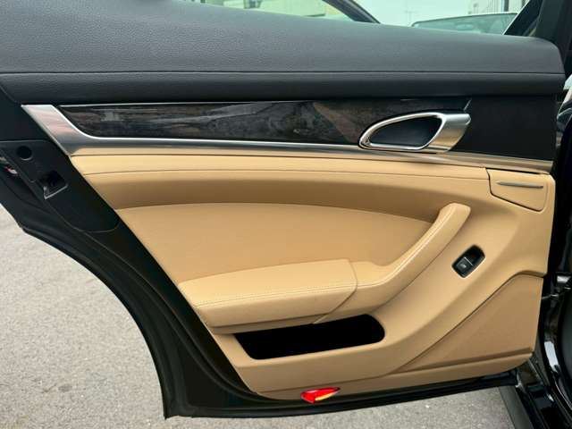 2015 Porsche PANAMERA 缩略图 69