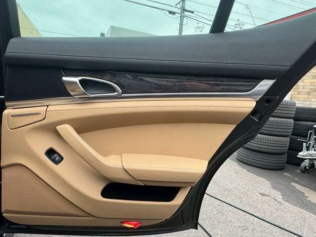 2015 Porsche PANAMERA 缩略图 70