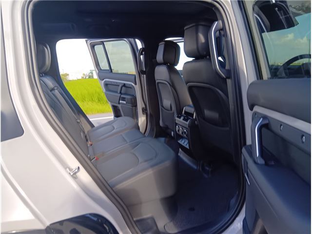 2026 LAND Rover DEFENDER — миниатюра 11