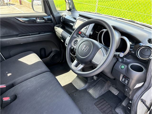 2011 Honda N-BOX CUSTOM — миниатюра 15