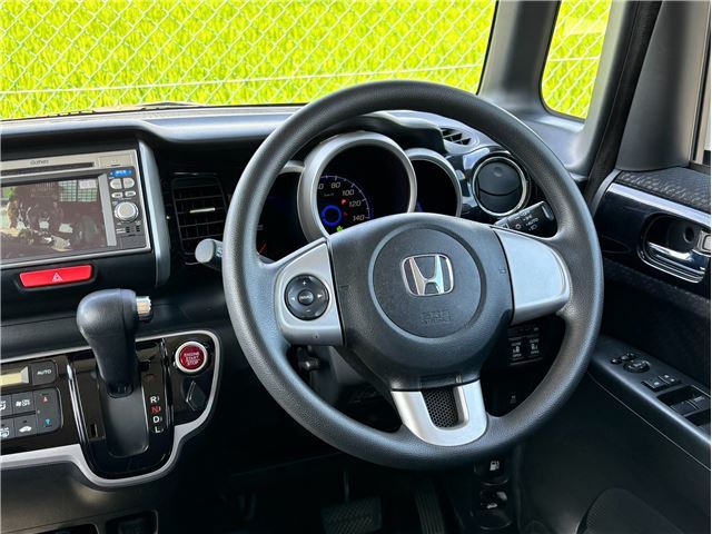 2011 Honda N-BOX CUSTOM — миниатюра 14