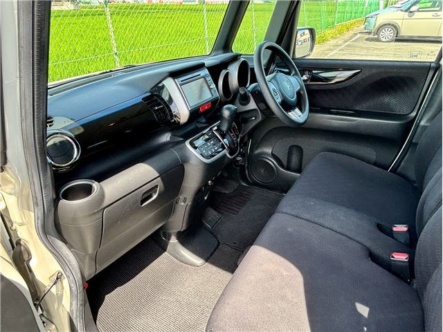 2011 Honda N-BOX CUSTOM — миниатюра 20
