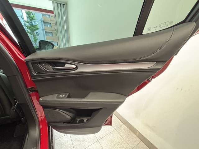 2023 ALFA Romeo STELVIO — миниатюра 17