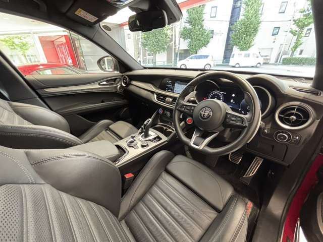 2023 ALFA Romeo STELVIO 照片 4