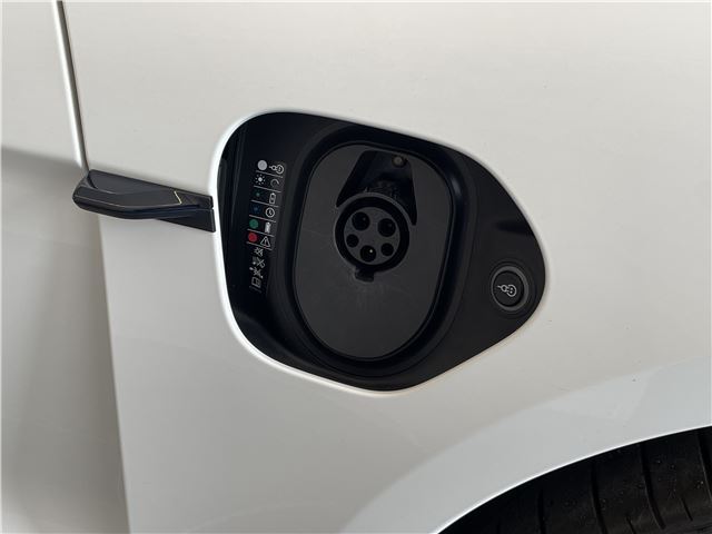 2023 Porsche TAYCAN — миниатюра 8