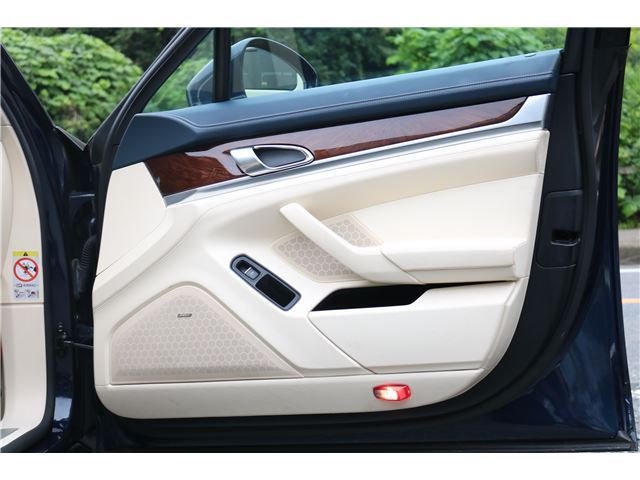 2011 Porsche PANAMERA — миниатюра 14