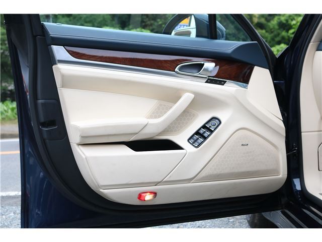 2011 Porsche PANAMERA — миниатюра 13