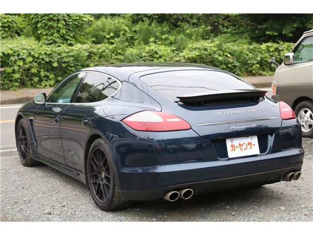 2011 Porsche PANAMERA — миниатюра 11