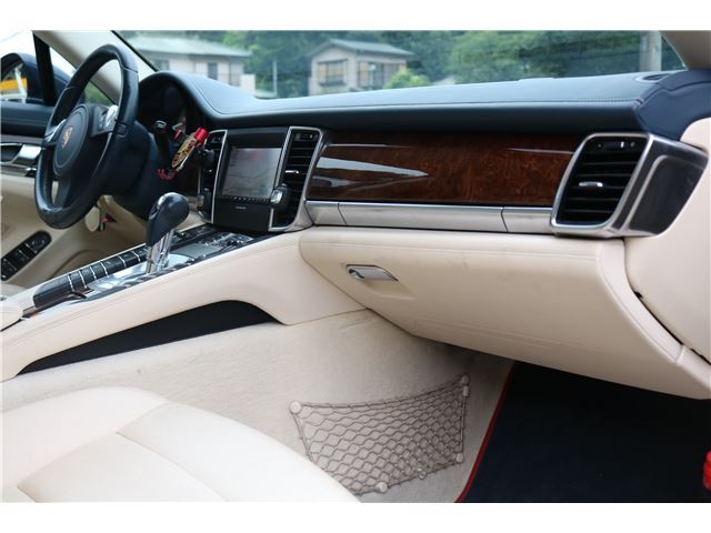 2011 Porsche PANAMERA — миниатюра 17