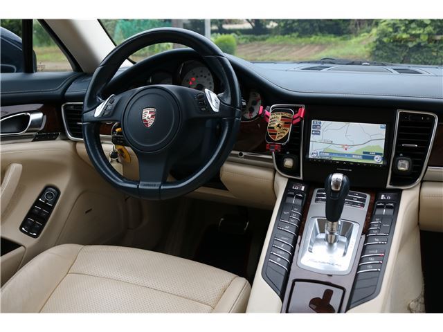 2011 Porsche PANAMERA — миниатюра 20