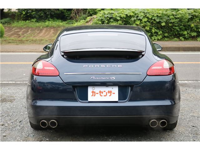 2011 Porsche PANAMERA — миниатюра 9