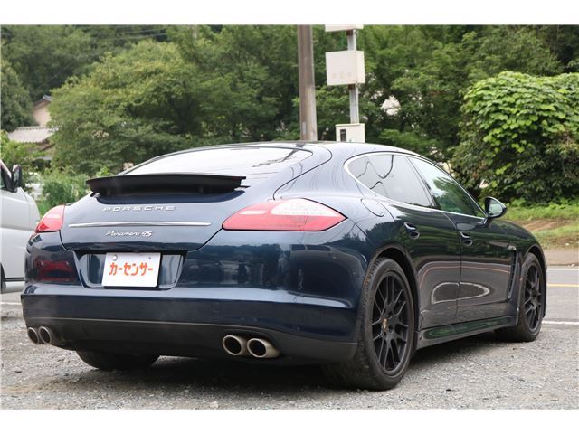 2011 Porsche PANAMERA — миниатюра 8