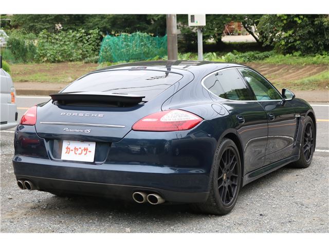 2011 Porsche PANAMERA — миниатюра 7