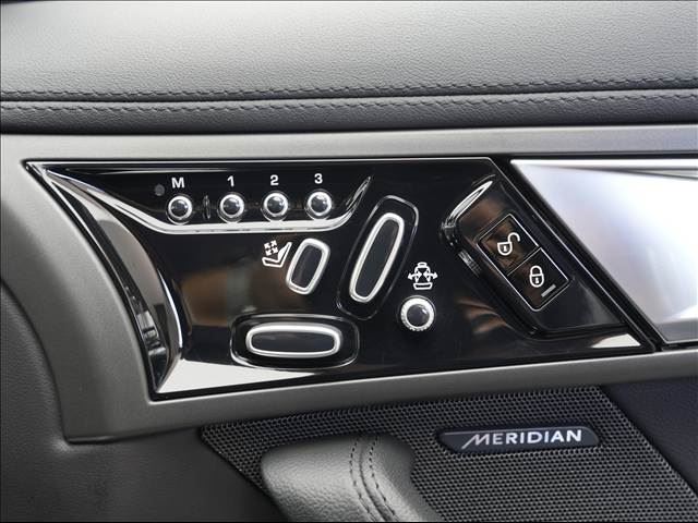 2013 Jaguar F-TYPE — миниатюра 40