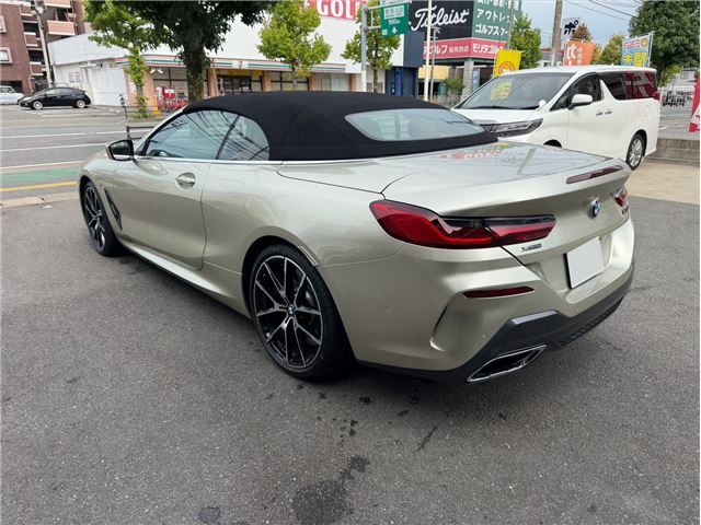 صورة مصغرة 13 لـ 2021 BMW M8 CABRIOLET