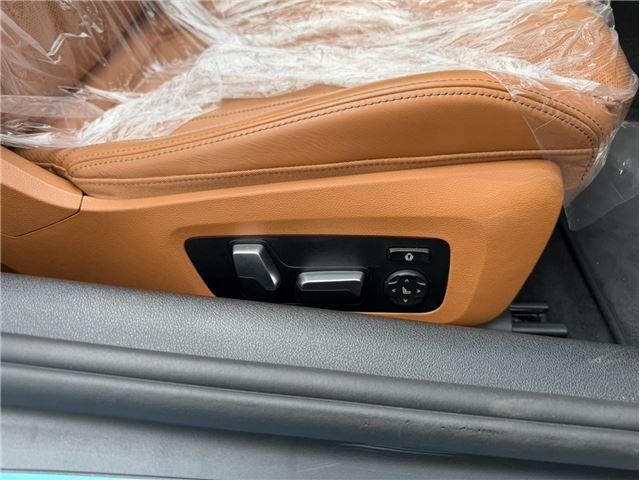 صورة مصغرة 32 لـ 2021 BMW M8 CABRIOLET