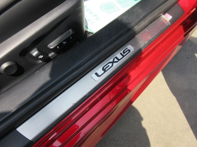 2016 Lexus RC thumbnail 32