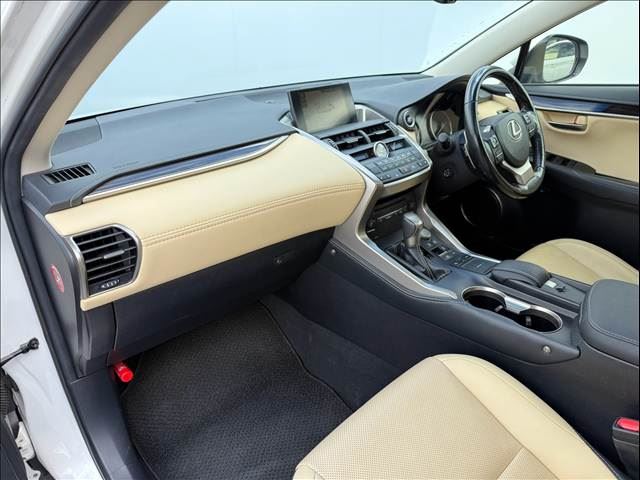 صورة مصغرة 43 لـ 2015 Lexus NX
