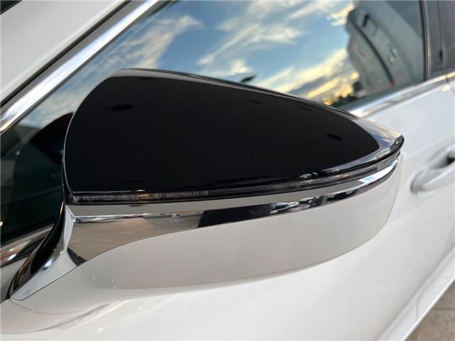 2019 Lexus ES photo 9