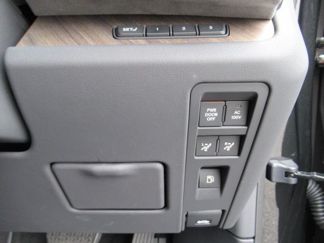 صورة مصغرة 31 لـ 2024 Lexus LM