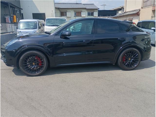 2022 Porsche CAYENNE COUPE thumbnail 3