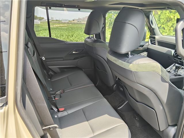 صورة مصغرة 13 لـ 2025 Lexus GX