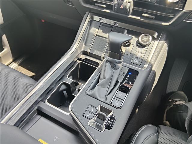 صورة مصغرة 17 لـ 2025 Lexus GX