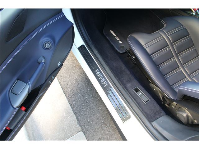 صورة مصغرة 11 لـ 2015 Ferrari 488 GTB