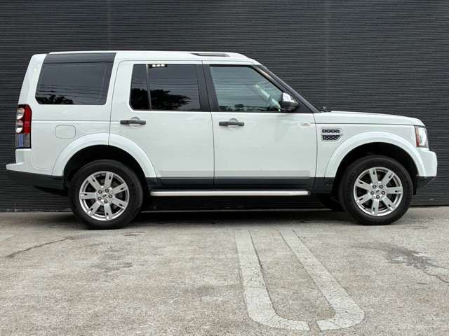 2011 LAND Rover DISCOVERY 4 photo 2