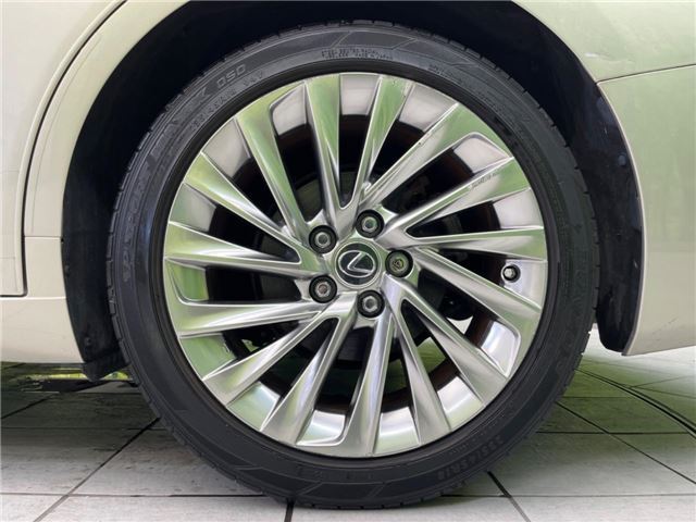 2019 Lexus ES photo 8