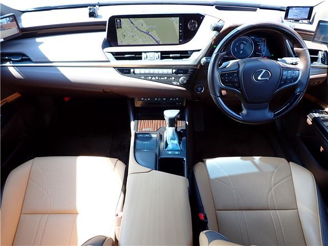 2019 Lexus ES photo 3