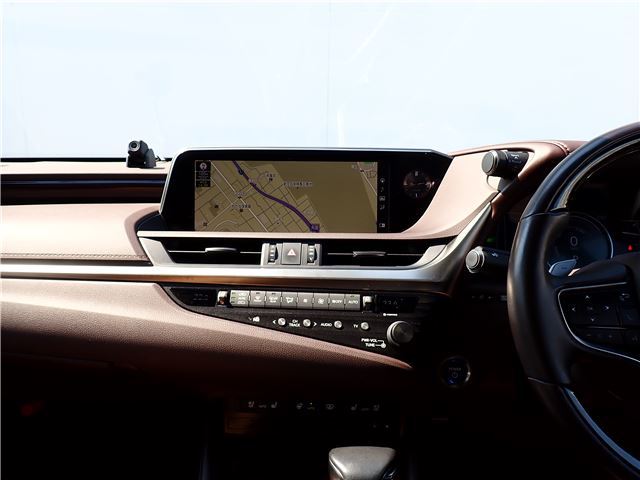 2019 Lexus ES thumbnail 32