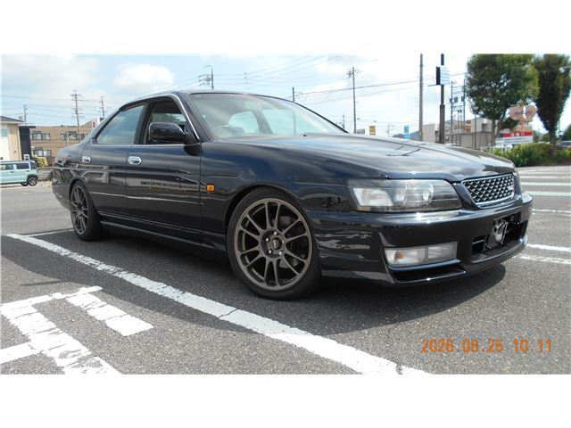1997 Nissan LAUREL 照片 1