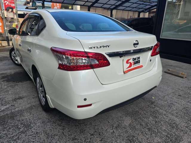 2013 Nissan SYLPHY — фото 4