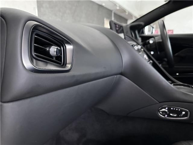 صورة مصغرة 25 لـ 2017 Aston Martin DB11