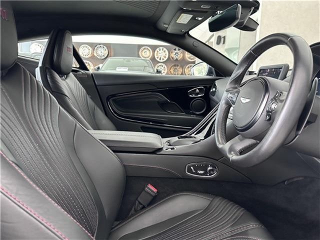 صورة 10 لـ 2017 Aston Martin DB11