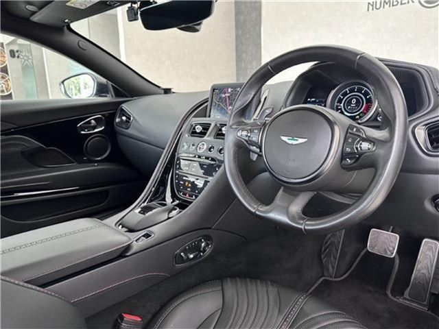 صورة 8 لـ 2017 Aston Martin DB11